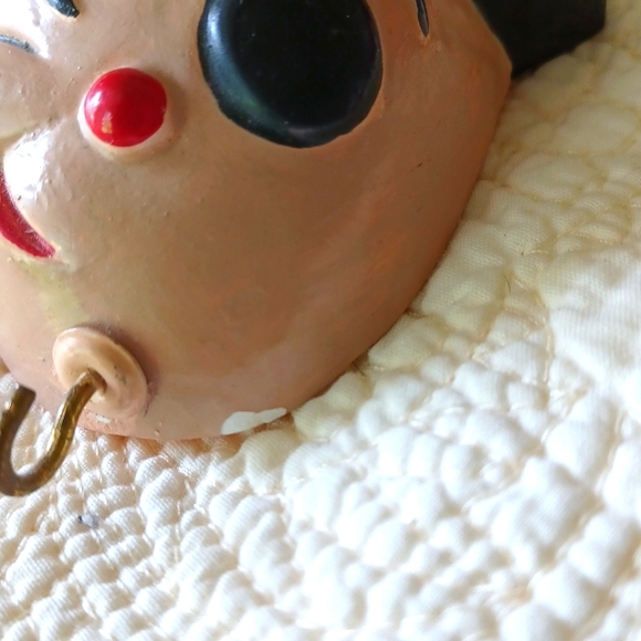 Cute Chalkware Face Couple Hooks - Picture 3 of 7